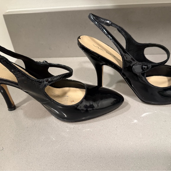 Plenty of wear left in these classy heels. Very traditional and classic. - Picture 2 of 9